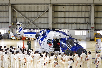 ICGの航空基地にて